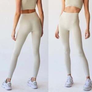 SET ACTIVE Sculptflex Leggings in Oat Milk Small